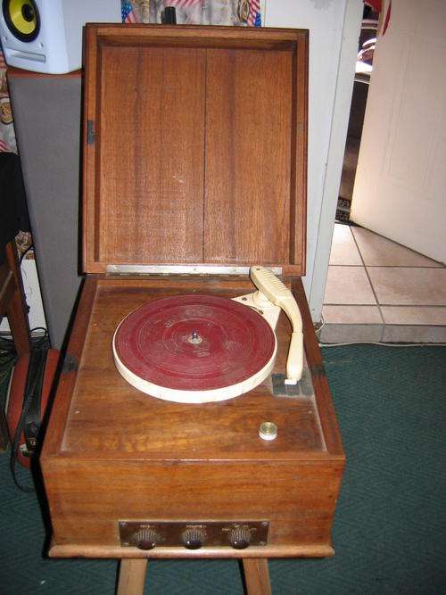 Old radio / record player