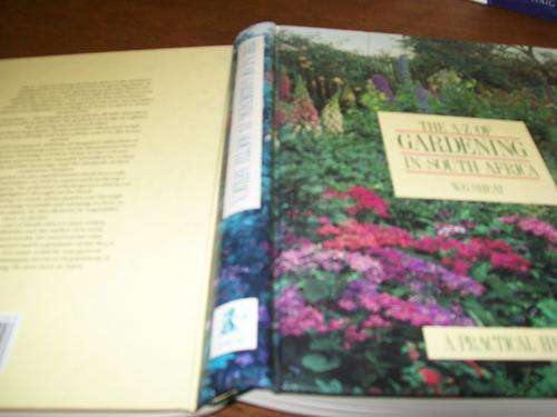 WG SHEAT - THE A-Z OF GARDENING IN SOUTH AFRICA - A PRACTICAL HANDBOOK ILLUS COLOUR PHOTOS 1989