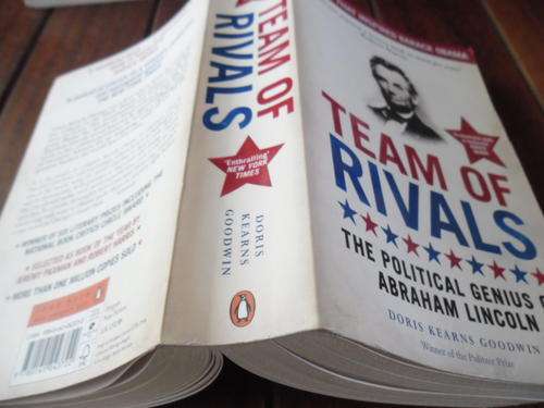 DORIS KEARNS GOODWIN -  TEAM OF RIVALS  - (BOOK THAT INSPIRED OBAMA) PENGUIN 2005 ILLUS  SOFTBACK ED