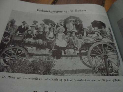 DIE EEUBLAD 1858 - 1958 HOERSKOOL GOUDINI MET JAARBLAD 1958  GEILLUSTREERDE SAGTEBAND