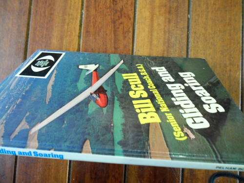 BILL SCULL - GLIDING AND SOARING - 1977 PICTORIAL PELHAM HARDBACK WITH ILLUS.