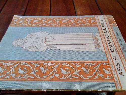DMC LIBRARY - ASSISI EMBROIDERIES  - NEW EDITION REVISED -  WITH ILLUS PLATES