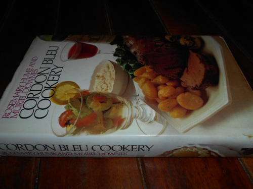 ROSEMARY HUME & MURIEL DOWNES - GORDON BLEU COOKERY - ALLEN LANE ILLUS JULIET RENNY HARDB 1980