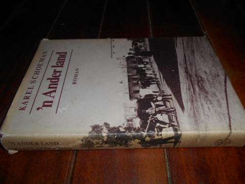 KAREL SCHOEMAN -  'N ANDER LAND - HUMAN  & ROUSSEAU - 1984 1STE ED ROMAN