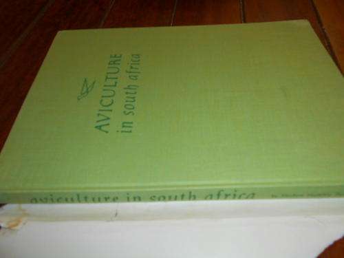 BILL PARKER - AVICULTURE(birds)  IN SOUTH AFRICA - PHOTOS B CHAITOW -   1959 AFR PERS BOEKHAN  HARDB