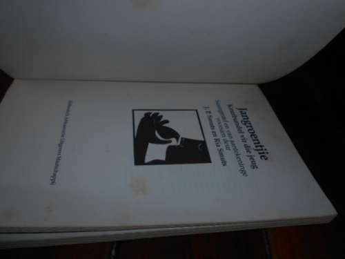 4  STORIE BOEKE SAGTEBANDE  1 JANGROENTJIE 2. VROEG IN MORE, 3 BLOEMLESING and  4. KORT-KORT