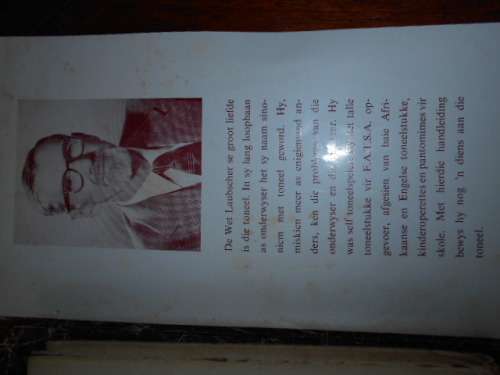 DE WET LAUBSCHER - DIE TONEEL -  HANDLEIDING VIR AMATEURS and SKOLE  KAAPSTAD