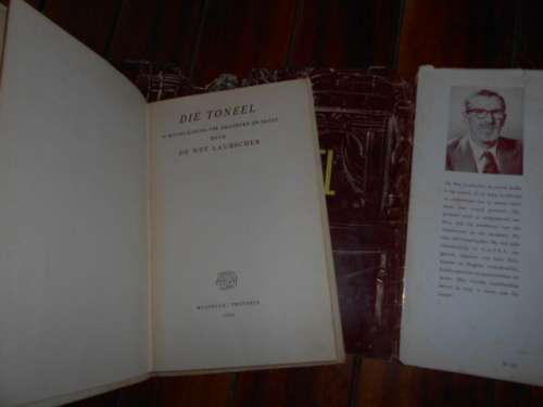 DE WET LAUBSCHER - DIE TONEEL -  HANDLEIDING VIR AMATEURS and SKOLE  KAAPSTAD