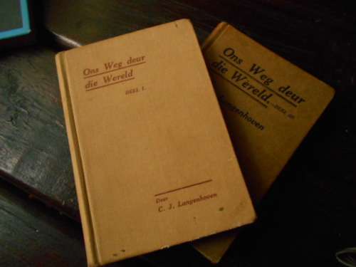 CJ LANGENHOVEN -  2 BOEKE ONS  WEG DEUR DIE  WERELD  DEEL 1 EN 3 HARDEBAND BOEKE