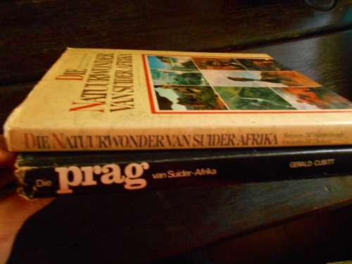 TWEE STRUIK BOEKE -  Natuurwonder Suid-Afrika  A Wannenburg and Die Prag van Suider Afrika Cubitt