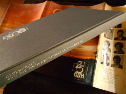 DR JW SAUNDERSON - GEDENKBOEK ONDERWSKOLLEGE GOUDSTAD EEUFEES 1986   1987 1ste ED.