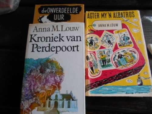 DRIE BOEKE VAN ANNA LOUW -  Kroniek van Perdepoort, `Die onverdeelde uur,, Albatros