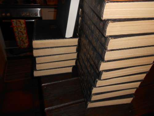 Encyclopedia Britannica - new survey Univ Knowledge - Set 24 Vol - univ of Chicago copyright 1947