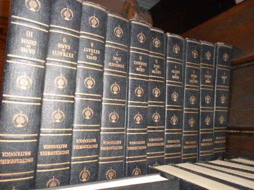 Encyclopedia Britannica - new survey Univ Knowledge - Set 24 Vol - univ of Chicago copyright 1947