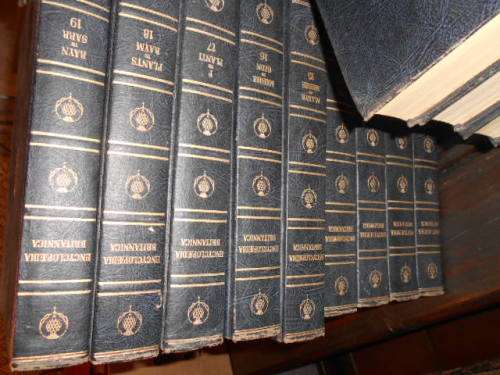 Encyclopedia Britannica - new survey Univ Knowledge - Set 24 Vol - univ of Chicago copyright 1947