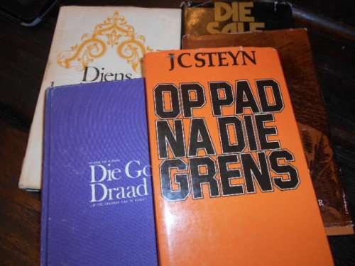 5 BOEKE:  GOUE DRAAD, OPPAD NA GRENS, DIENSHERINNERINGE,   SALF  EIE GOM, GELIEFDE GENERAAL