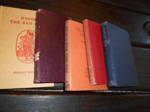5 small story books - Poison island, Green shutters, Red badge courage, Reach for the sky,