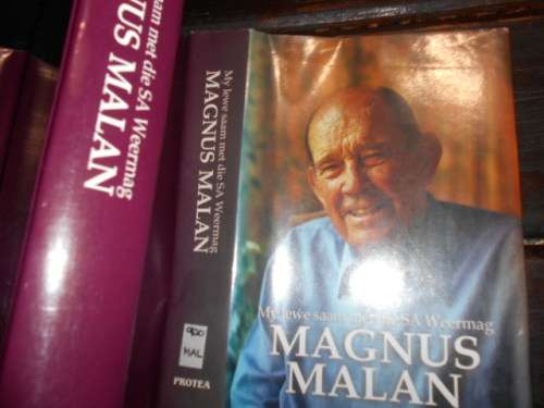 MAGNUS MALAN - MY LEWE SAAM MET DIE SA WEERMAG -  PROTEA BOEKHUIS 2006