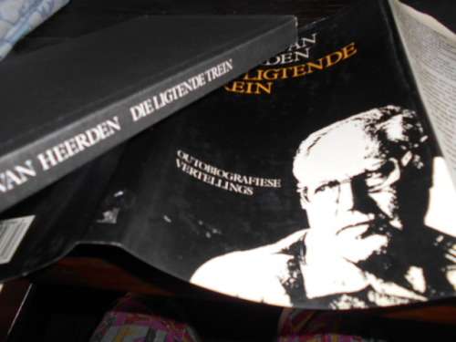 ERNST VAN HEERDEN - DIE LIGTENDE TREIN - OUTOBIOGRAFIESE VERTELLINGS. -