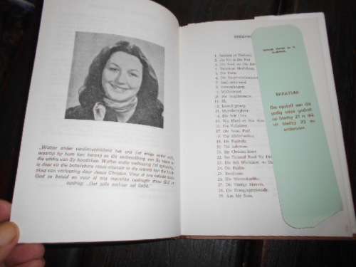 3 GEDIGTE BOEKE - Manna oor duine  (autograp), Wit skuim andVenster in stad Emma Louw