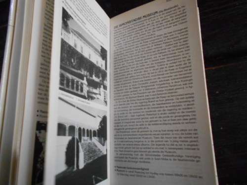 2 huis boeke:   KAAPS-HOLLANDSE HUISE P BROOK SIMONS en STELLENBOSCH TE VOET
