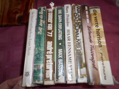 8 Afr storieboeke - Somer van 77,  Dapa erflating,  Verre horison, Haar eensame vlug ens.