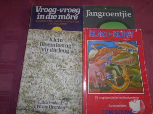 4  STORIE BOEKE SAGTEBANDE  1 JANGROENTJIE 2. VROEG IN MORE, 3 BLOEMLESING and  4. KORT-KORT