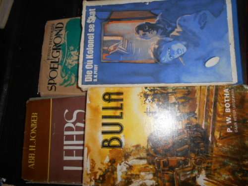4 BOEKE - SPOELGROND -  J PRETORIUS, LEIERS - H JONKER,  KOLONEL PFAFF,  BULLA PW BOTHA