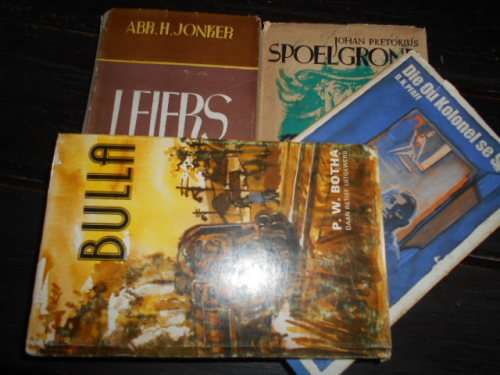 4 BOEKE - SPOELGROND -  J PRETORIUS, LEIERS - H JONKER,  KOLONEL PFAFF,  BULLA PW BOTHA