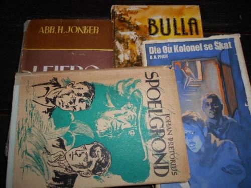 4 BOEKE - SPOELGROND -  J PRETORIUS, LEIERS - H JONKER,  KOLONEL PFAFF,  BULLA PW BOTHA