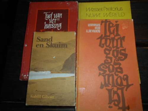 4 AFRIKAANSE GEDIGTEBOEKE  deur Wessel Pretorius Ernst van Heerden, L de Villiers en Kahlil Gebran