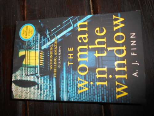AJ FINN  - THE WOMAN IN THE WINDOW SOFTBACK - HARPER COLLINS  2018