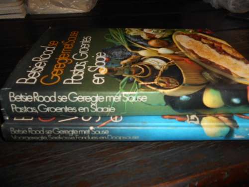 2  BETSIE ROOD BOEKE - GEREGTE MET SOUSE: and  PASTAS, GROENTES EN SLAAIE ENS