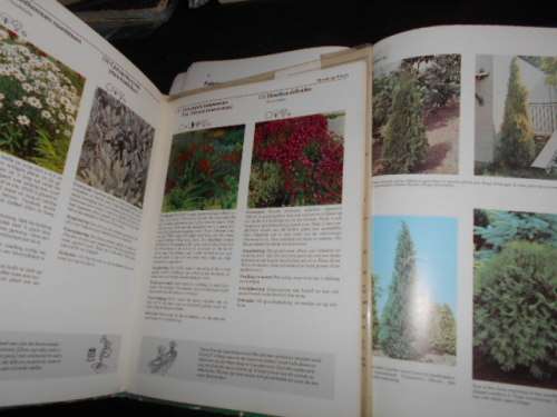 2 boeke  - KEITH KIRSTEN - GRONDBEGINSELS TUINMAAK and  GARDEN MANUAL