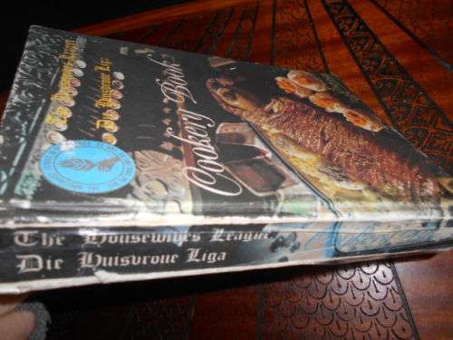 COOKERY BOOK HOUSEWIVES LEAGUE OF SOUTH AFRICA  1975/1976