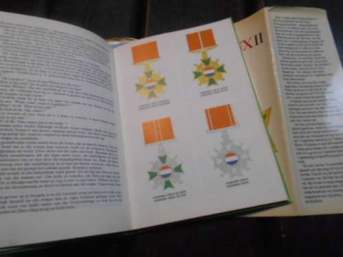 AT VAN WYK - HONORIS CRUX II - ONS DAPPERES 1985 groen hardeband