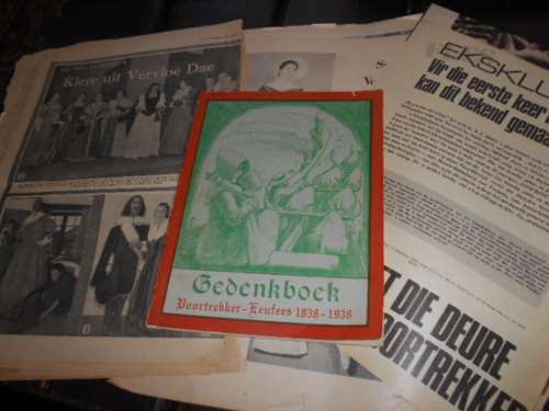 Gedenkboek Voortrekker-Eeufees 1838 volksfeestekomitee sagteband  & Klere Sarie Marais 1949