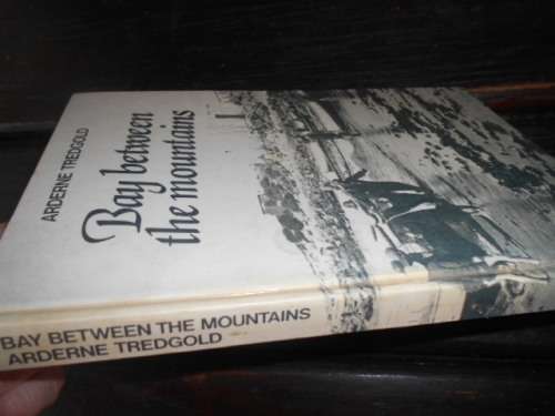 ARDERNE TREDGOLD - BAY BETWEEN THE MOUNTAINS - 1st ed. (False Bay)