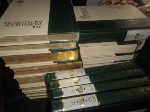 WORLD BOOK ENCYCLOPEDIA COMPLETE SET 22  PLUS 12 YEAR BOOKS  FROM 1971 TO 1990.