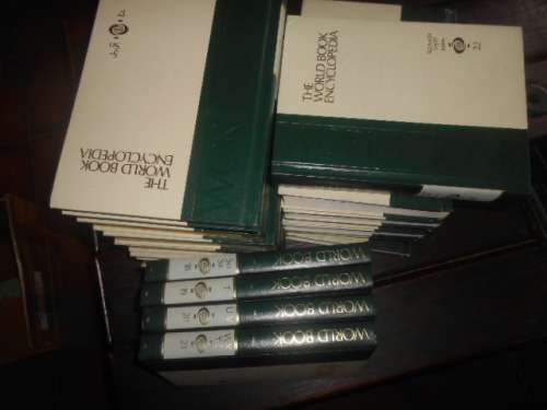 WORLD BOOK ENCYCLOPEDIA COMPLETE SET 22  PLUS 12 YEAR BOOKS  FROM 1971 TO 1990.