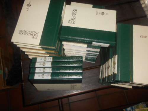WORLD BOOK ENCYCLOPEDIA COMPLETE SET 22  PLUS 12 YEAR BOOKS  FROM 1971 TO 1990.