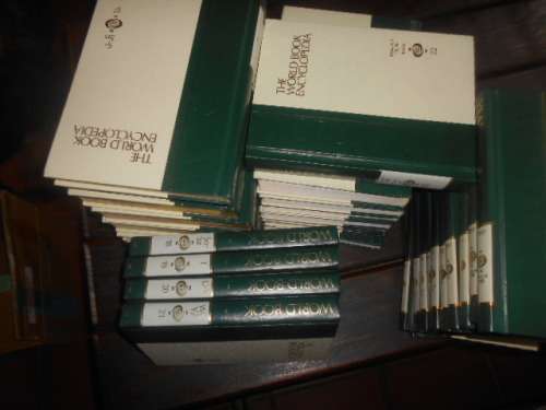 WORLD BOOK ENCYCLOPEDIA COMPLETE SET 22  PLUS 12 YEAR BOOKS  FROM 1971 TO 1990.