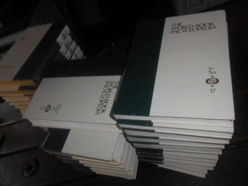 WORLD BOOK ENCYCLOPEDIA COMPLETE SET 22  PLUS 12 YEAR BOOKS  FROM 1971 TO 1990.