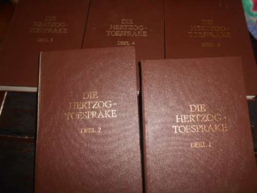 DIE HERTZOGTOESPRAKE - Perskor-uitgewery 1977. Eerste druk. Hardeband stel 5 boeke uit stel van 6