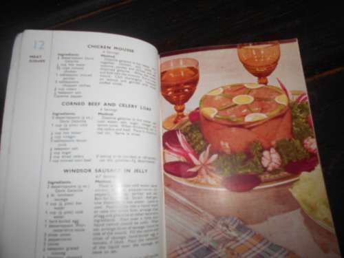 Davis Dainty Dishes (gelatine)  collecttive small illus recipe softback ed. 1938