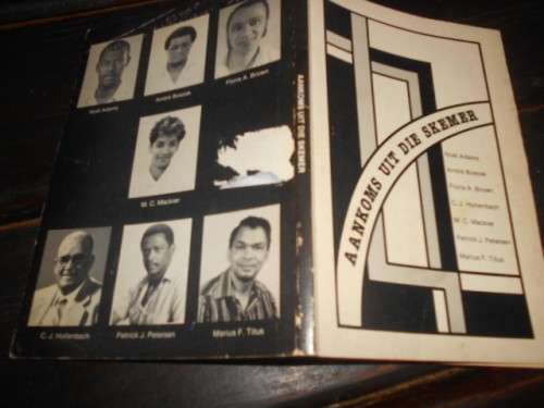 AANKOMS UIT DIE SKEMER - POETRY -  N. Adams, A. Boezak, F Brown, Hollenbach etc