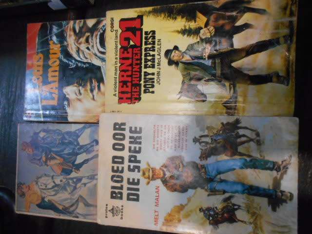 4 softback books:   21 Pony Express, Bloed oor speke, Eendekuil,  Wie alleen sterf