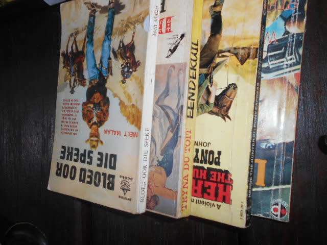 4 softback books:   21 Pony Express, Bloed oor speke, Eendekuil,  Wie alleen sterf