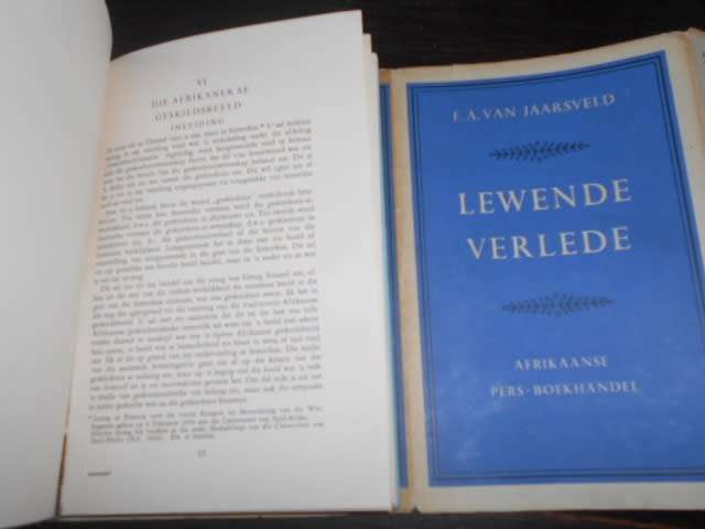 F.A. VAN JAARSVELD - LEWENDE VERLEDE - AFR. PERS BOEKH. 1961 hardeb.