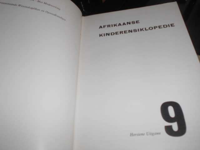 DIE AFRIKAaNSE KINDERENSIKLOPEDIE volle 10stel boeke- DR CF ALBERTYN (naamlys belangrike mense)